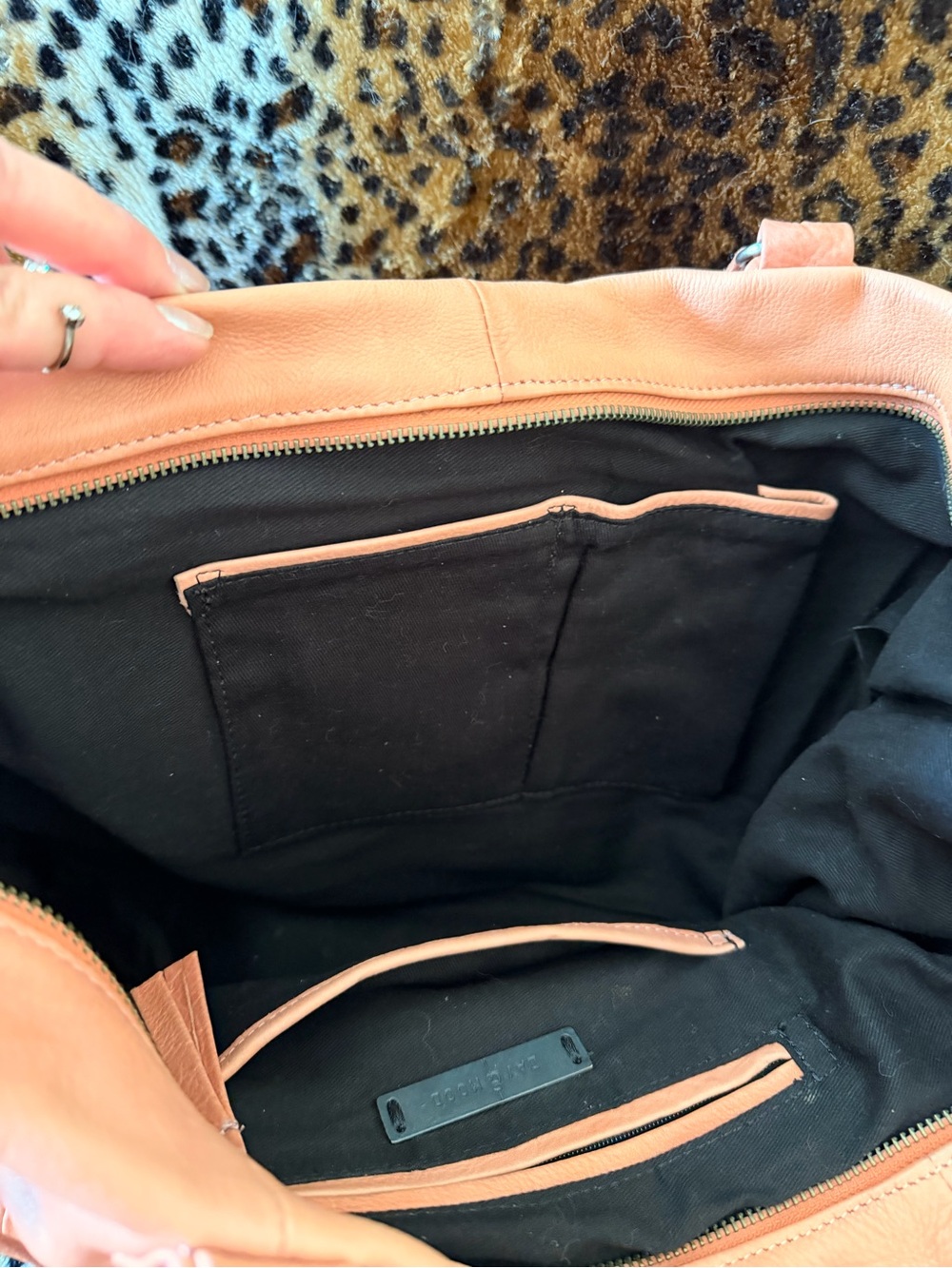 Day & Mood Leather Stylish Coral Women’s Shoulder Bag - Versatile Everyday Tote - Picture 5 of 6